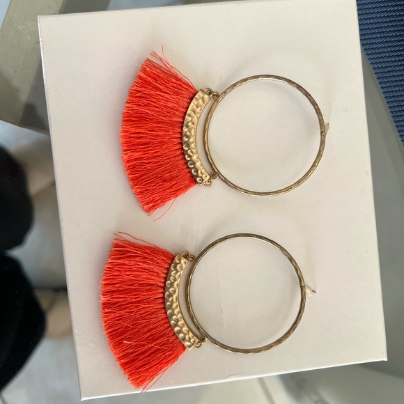 H&M Tasseled Earrings CORAL - Picture 3 of 3